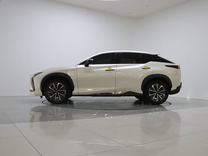 Lexus RZ, 2022 — фото 7 из 9