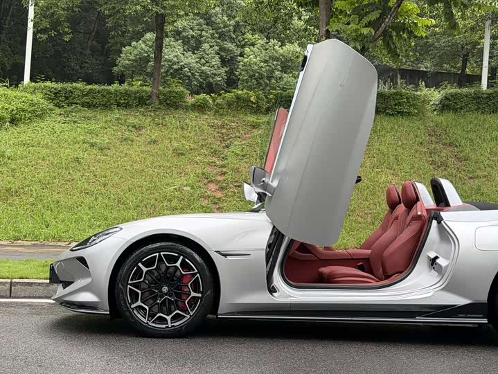 MG Motor Cyberster, 2026 — фото 8 из 9