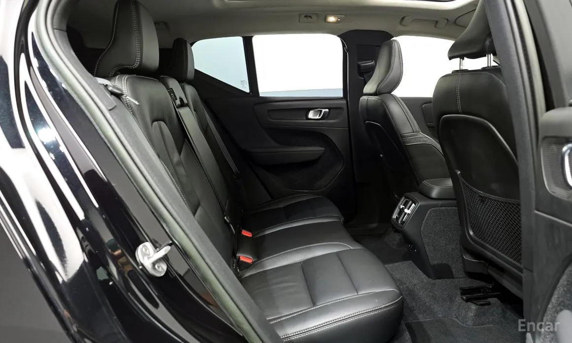 Volvo XC40, 2022 — фото 12 из 12