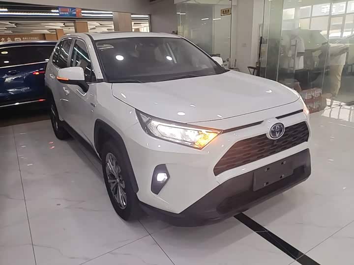 Toyota RAV4, 2023 — фото 4 из 9