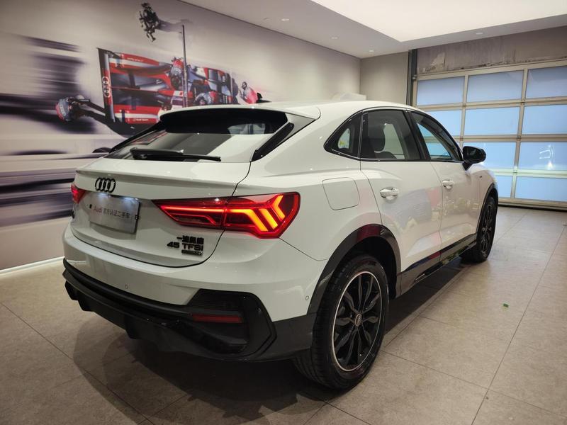 Audi Q3 Sportback, 2023 — фото 4 из 8
