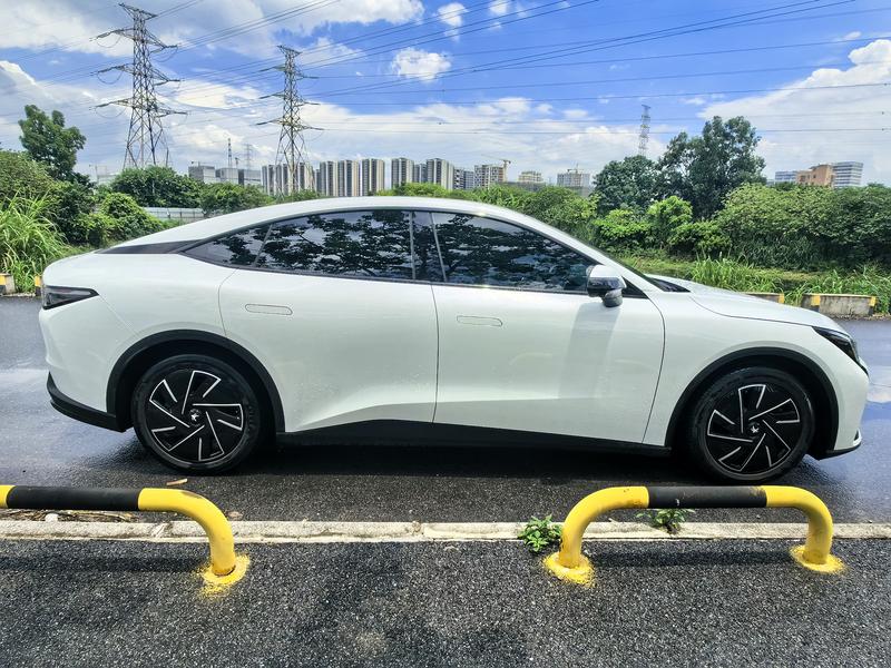 BAIC Arcfox Alpha S5, 2025 — фото 8 из 12