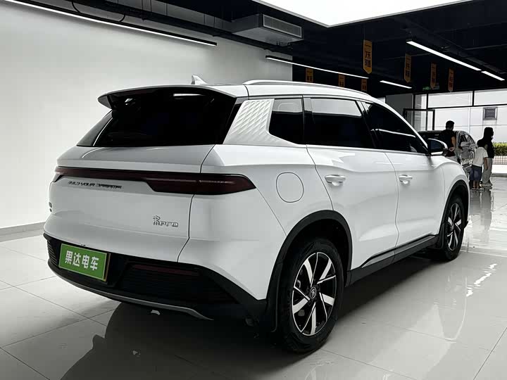 BYD Song Pro Hybrid, 2024 — фото 5 из 9