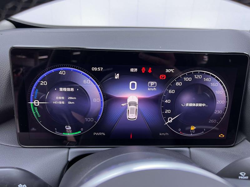 Hongqi HS3 Hybrid, 2026 — фото 12 из 12