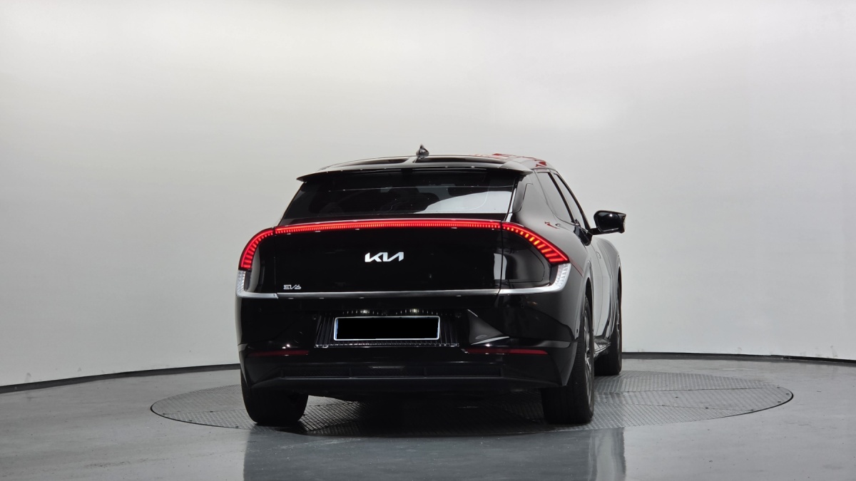 Kia EV6, 2022 — фото 4 из 12