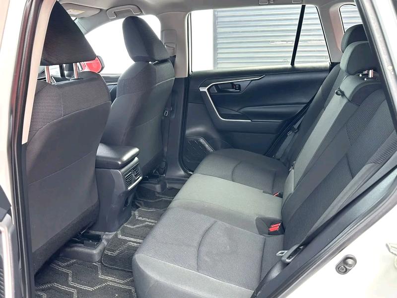 Toyota RAV4, 2023 — фото 9 из 10