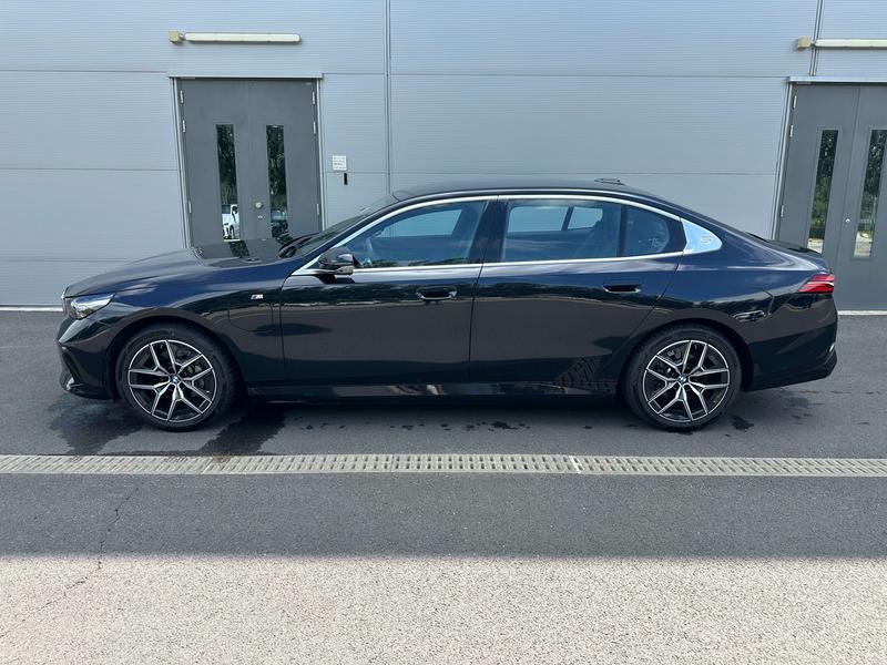 BMW i5, 2025 — фото 3 из 11