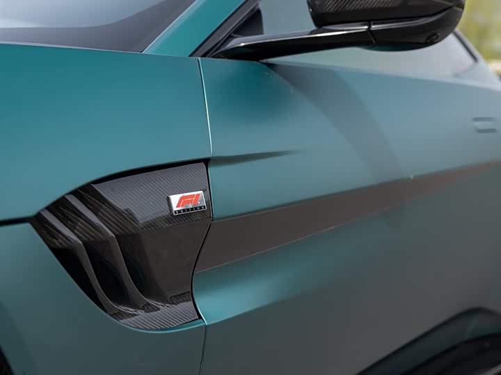 Aston Martin V8 Vantage, 2022 — фото 9 из 9