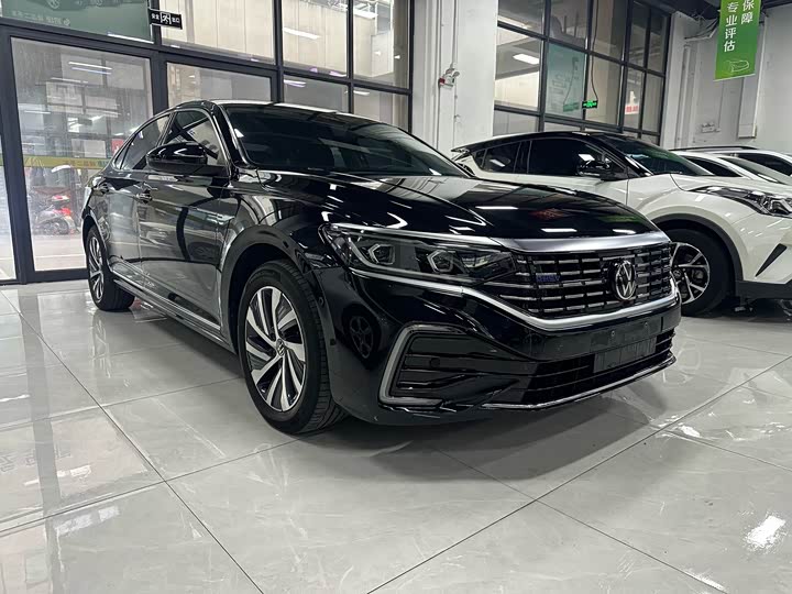 Volkswagen Passat Hybrid, 2021 — фото 2 из 9