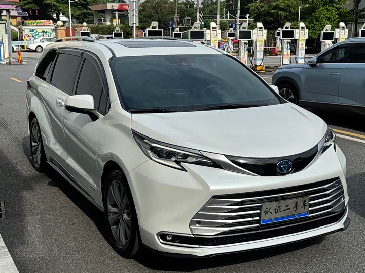Toyota Sienna, 2023 — фото 3 из 9