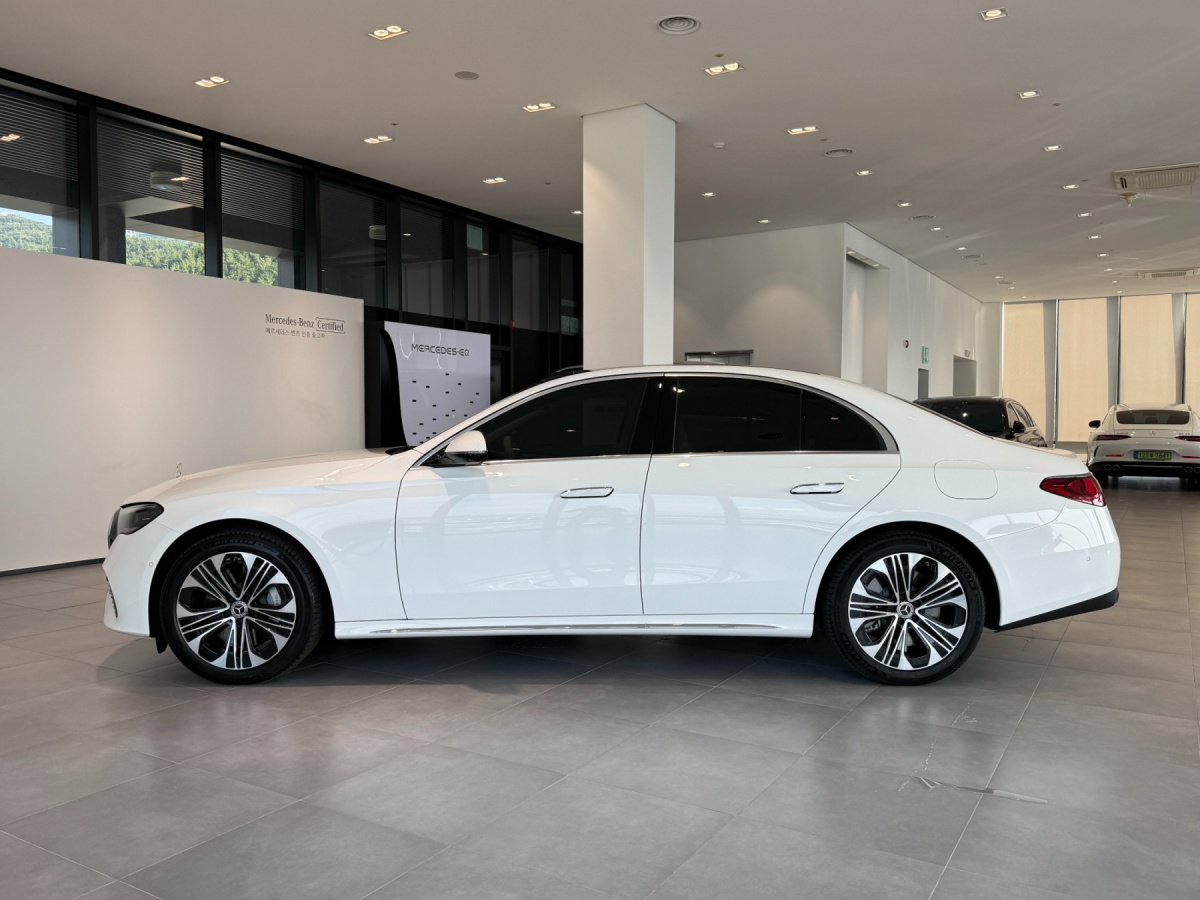 Mercedes-Benz E-Class, 2025 — фото 8 из 12