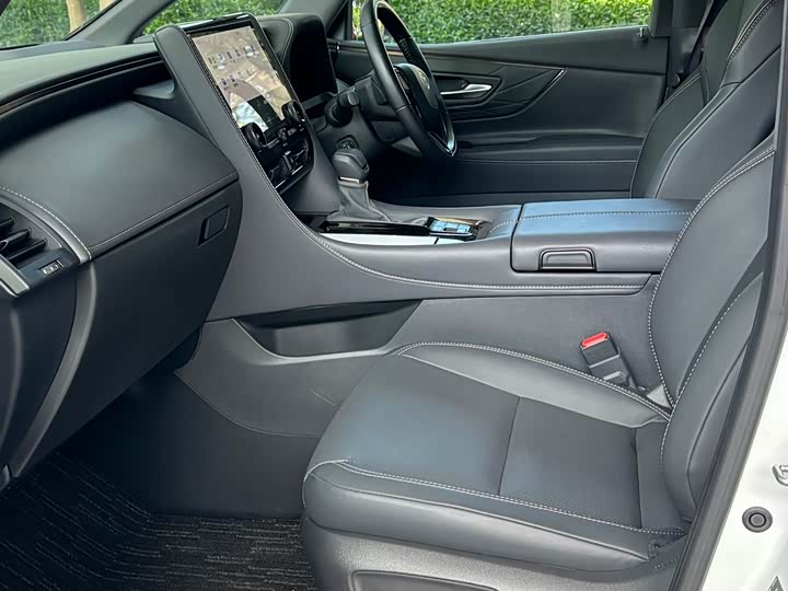 Toyota Alphard, 2025 — фото 8 из 9