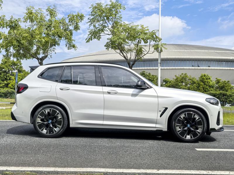 BMW iX3, 2023 — фото 7 из 12