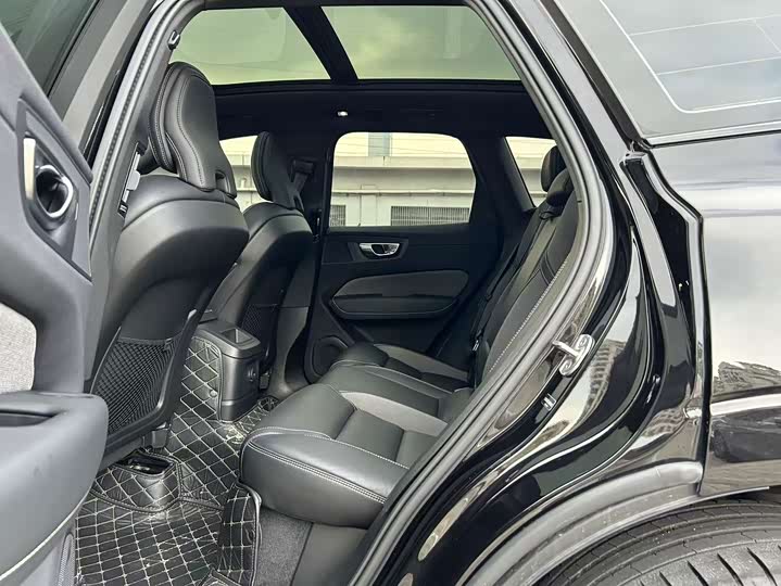 Volvo XC60 Hybrid, 2024 — фото 6 из 9