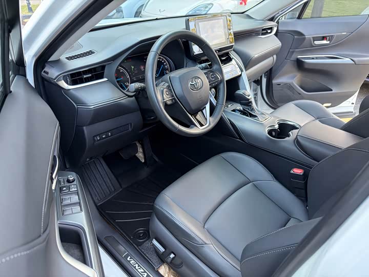 Toyota Venza, 2023 — фото 12 из 12