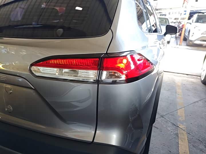 Toyota Corolla Cross, 2024 — фото 8 из 9