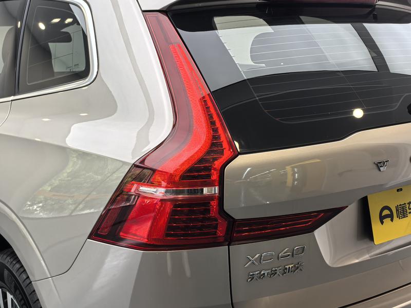 Volvo XC60, 2023 — фото 10 из 12