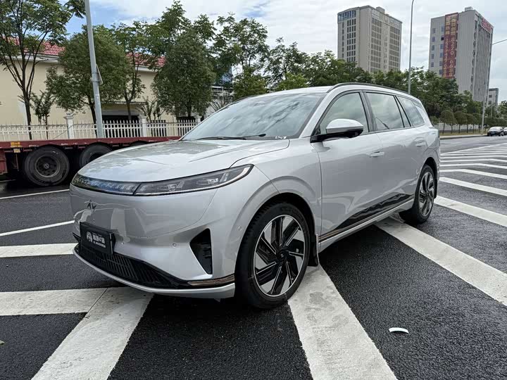 Dongfeng Yipai eπ 008, 2024 — купить в Москве под ключ