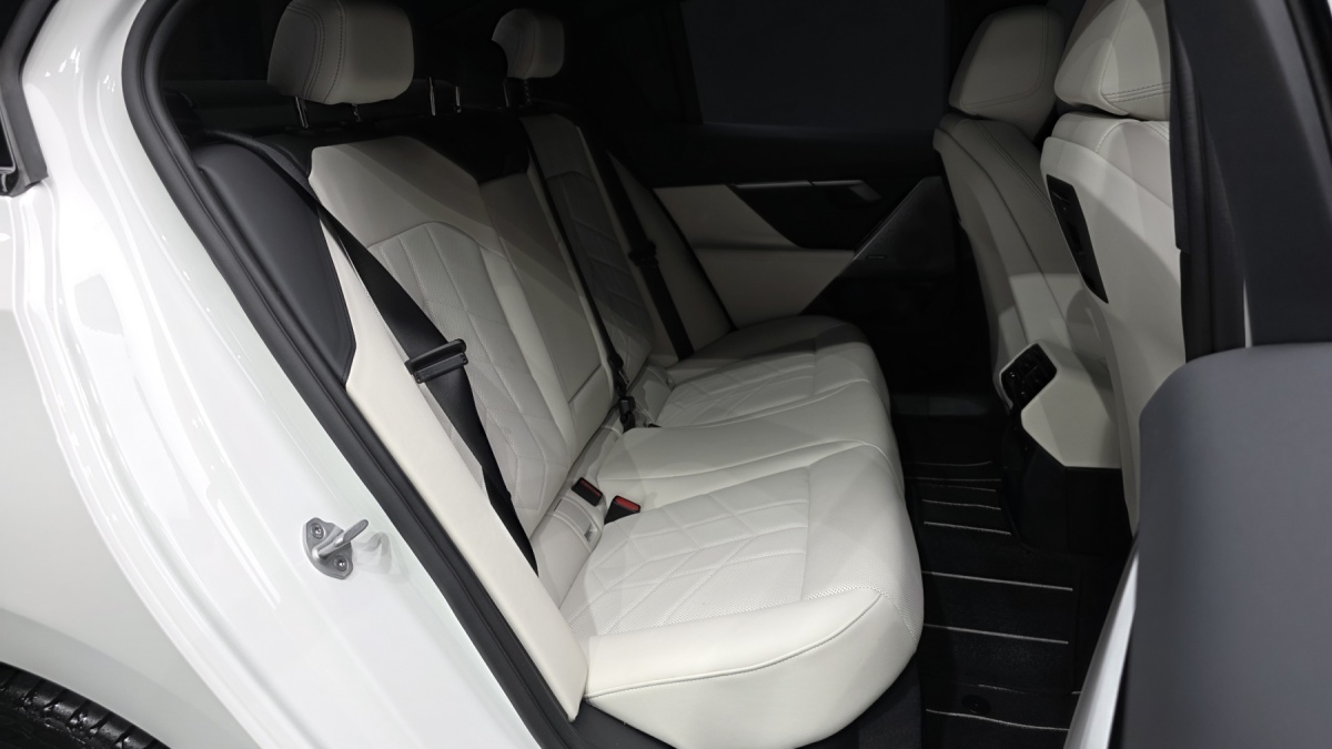 BMW 5 Series, 2025 — фото 11 из 12