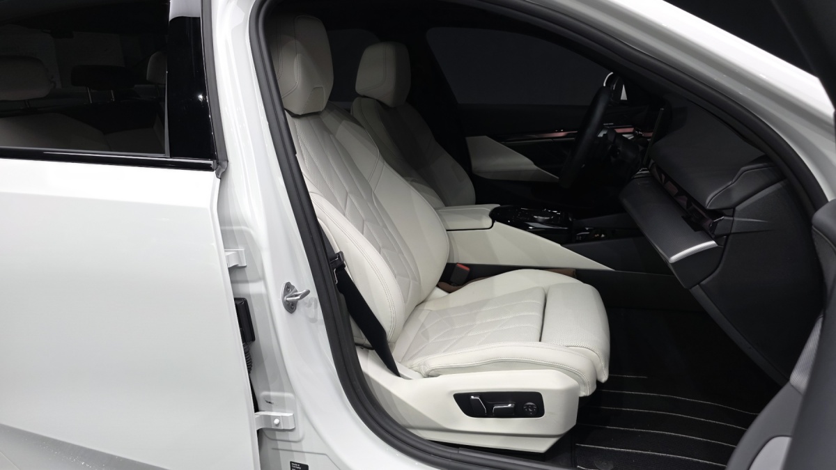 BMW 5 Series, 2025 — фото 12 из 12