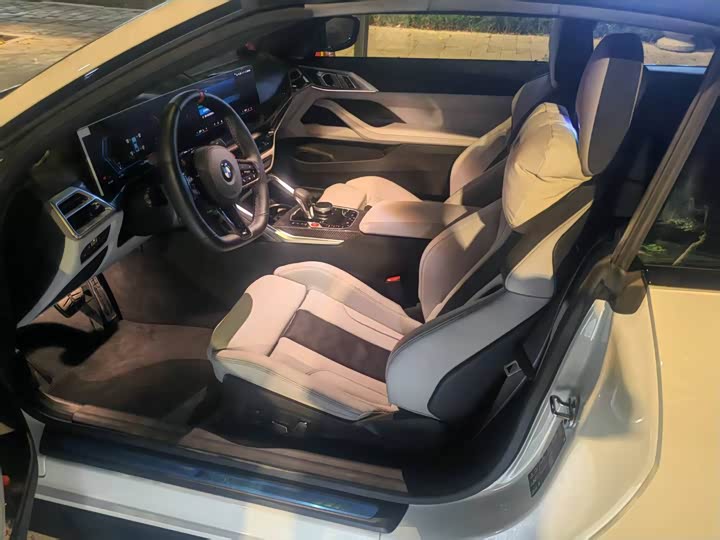BMW M4, 2025 — фото 3 из 3
