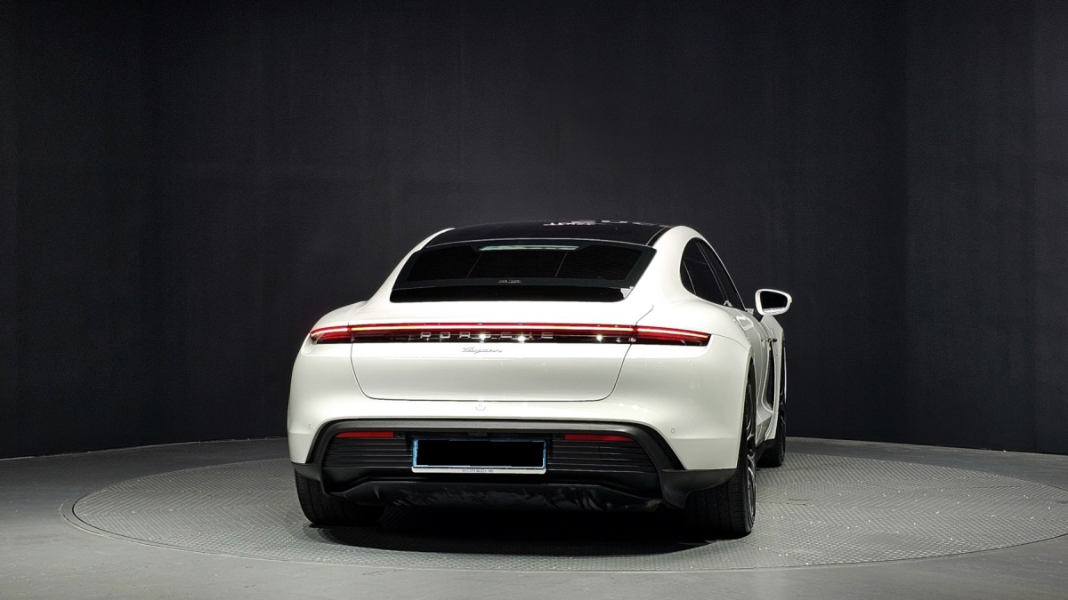 Porsche Taycan, 2023 — фото 4 из 12