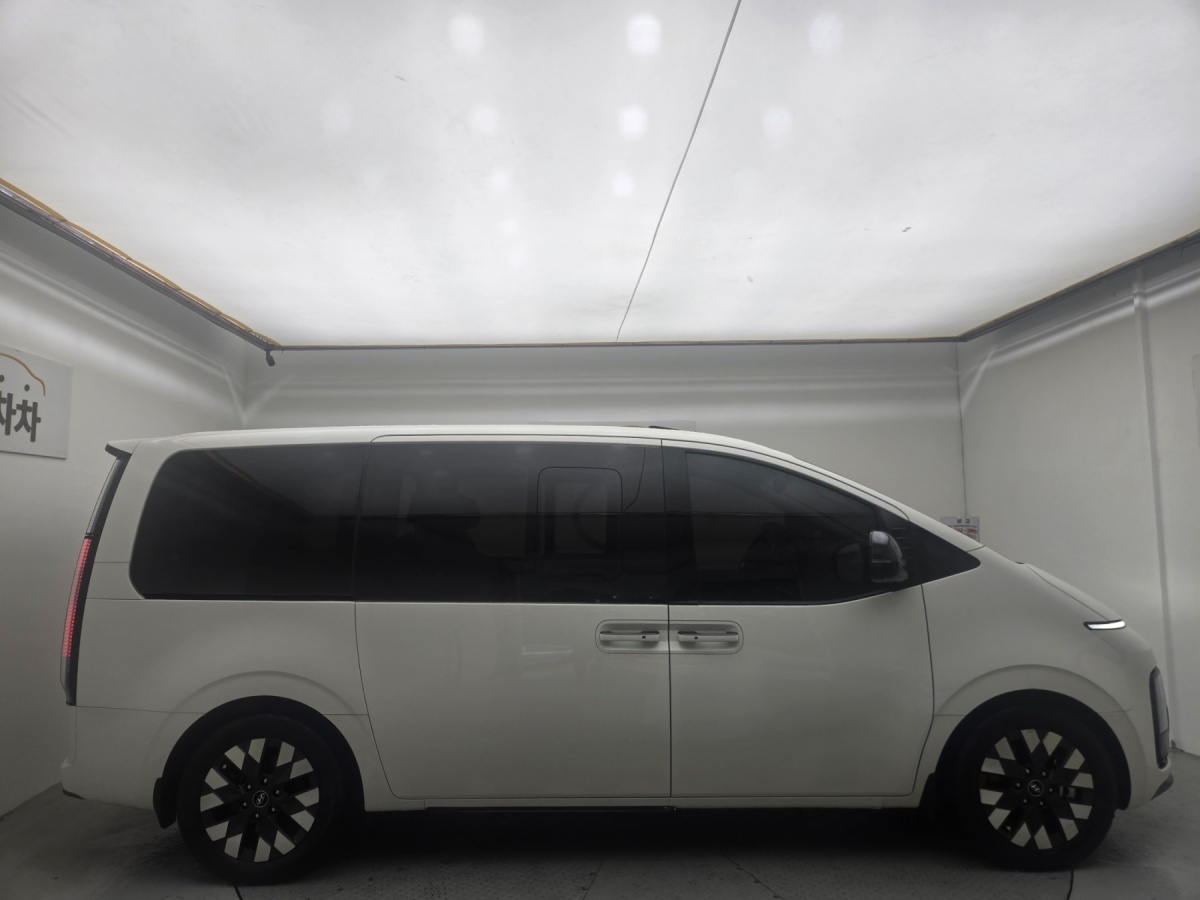 Hyundai Staria, 2022 — фото 2 из 12