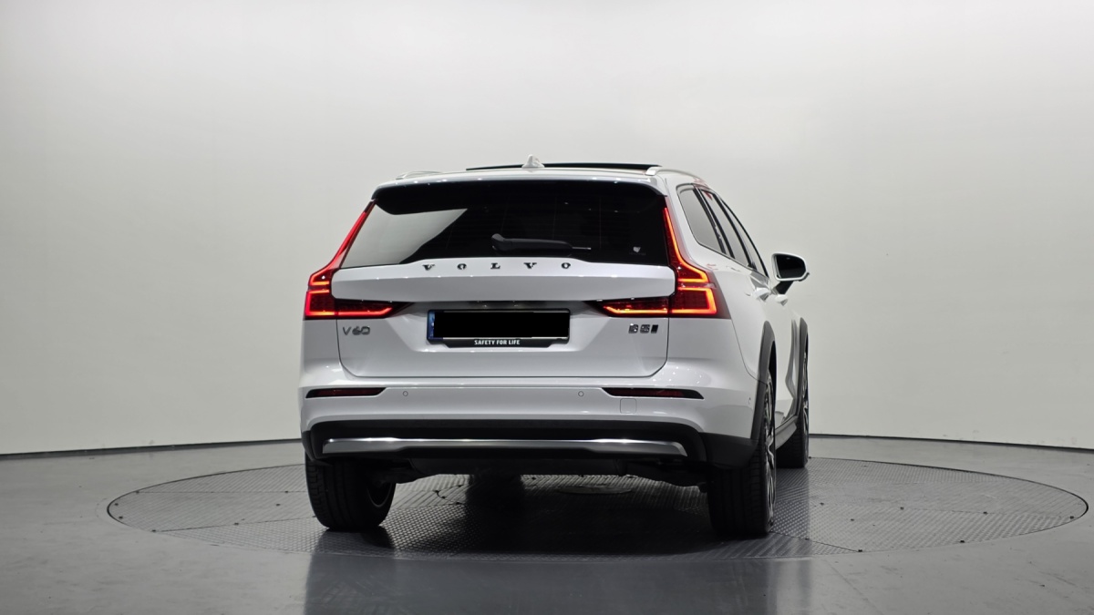 Volvo V60, 2023 — фото 4 из 12