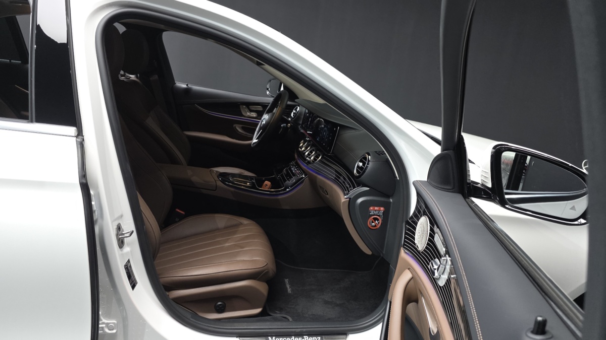 Mercedes-Benz E-Class, 2023 — фото 11 из 12