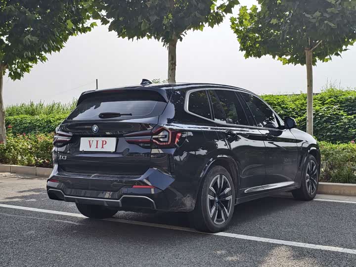 BMW iX3, 2025 — фото 9 из 9