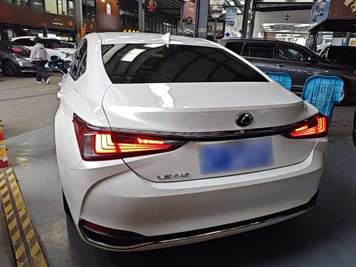 Lexus ES, 2021 — фото 5 из 9