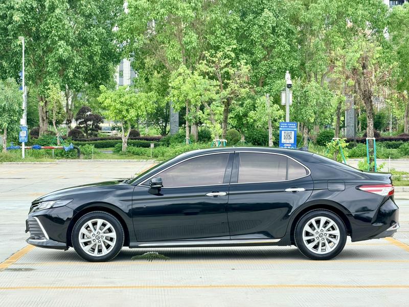 Toyota Camry, 2023 — фото 4 из 12