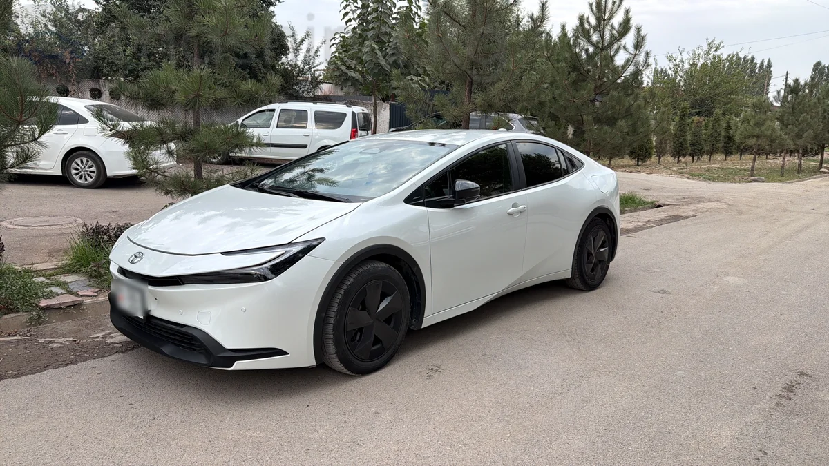 Toyota Prius, 2024 — фото 3 из 5