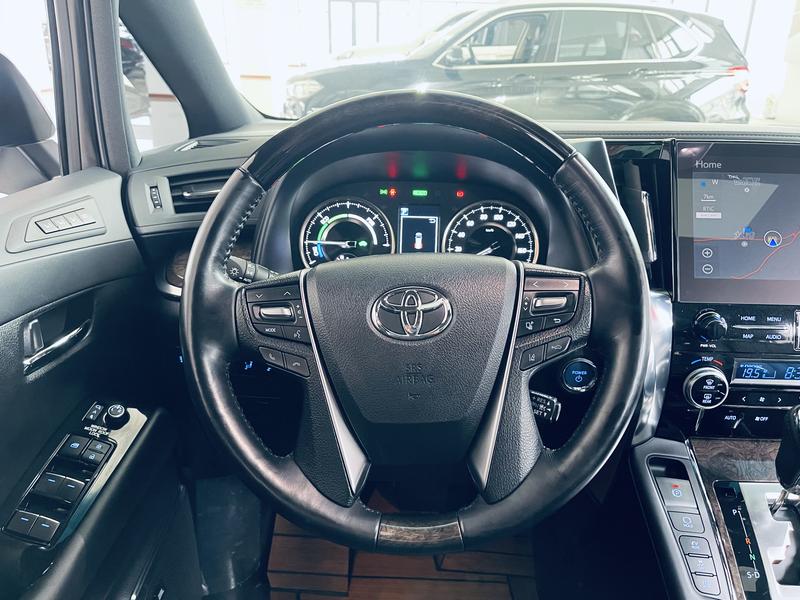 Toyota Vellfire, 2022 — фото 8 из 12