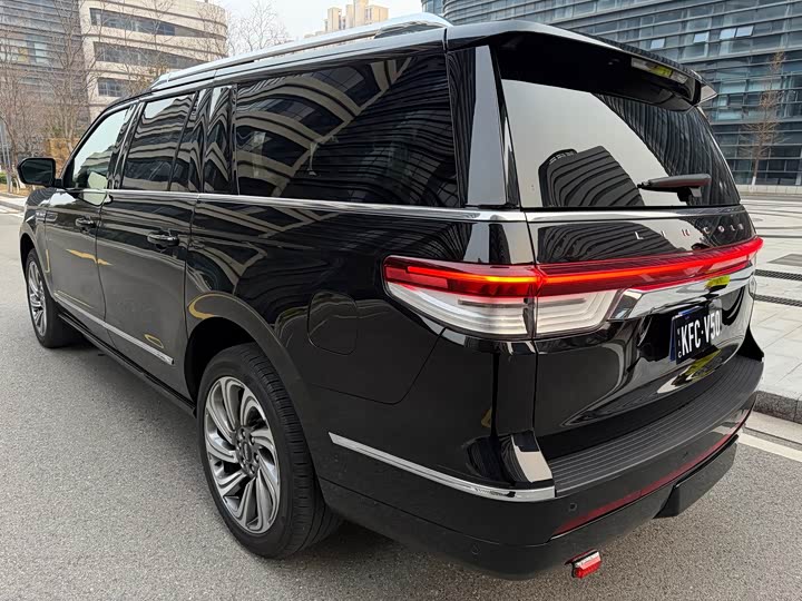 Lincoln Navigator, 2023 — фото 8 из 9