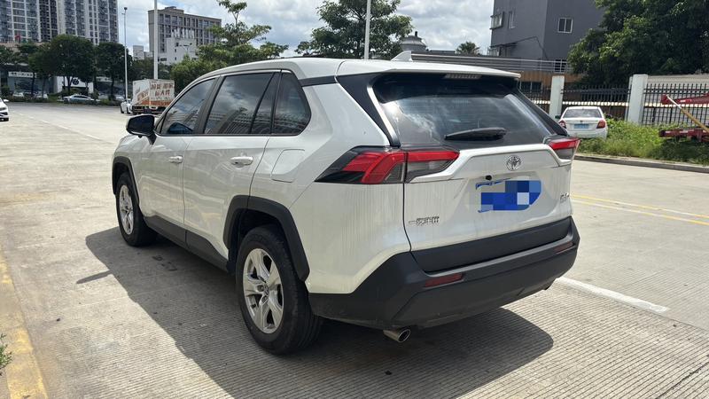 Toyota RAV4, 2023 — фото 4 из 10