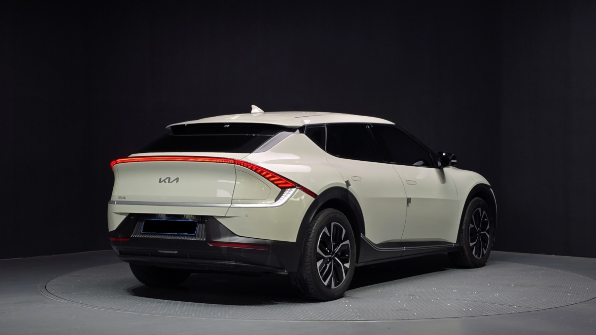 Kia EV6, 2023 — фото 2 из 12