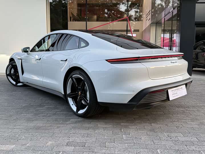 Porsche Taycan, 2023 — фото 6 из 9