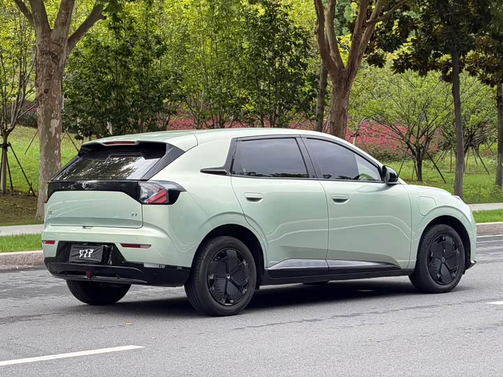BAIC Arcfox T1, 2025 — фото 4 из 9