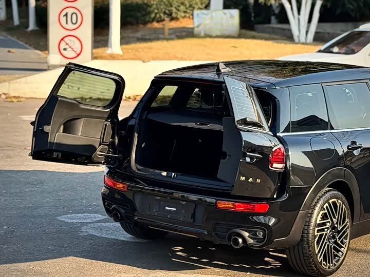Mini Clubman, 2023 — фото 4 из 9