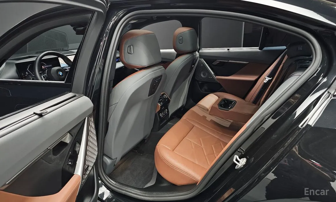 BMW 5 Series, 2025 — фото 12 из 12