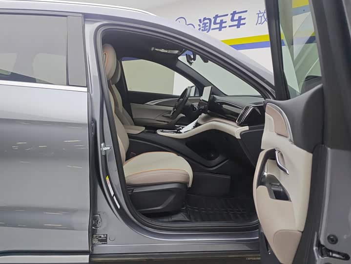 BYD Song Pro Hybrid, 2023 — фото 8 из 9