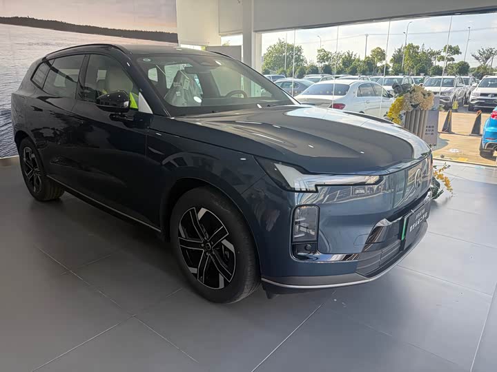 Volvo XC70 Hybrid, 2025 — фото 2 из 9