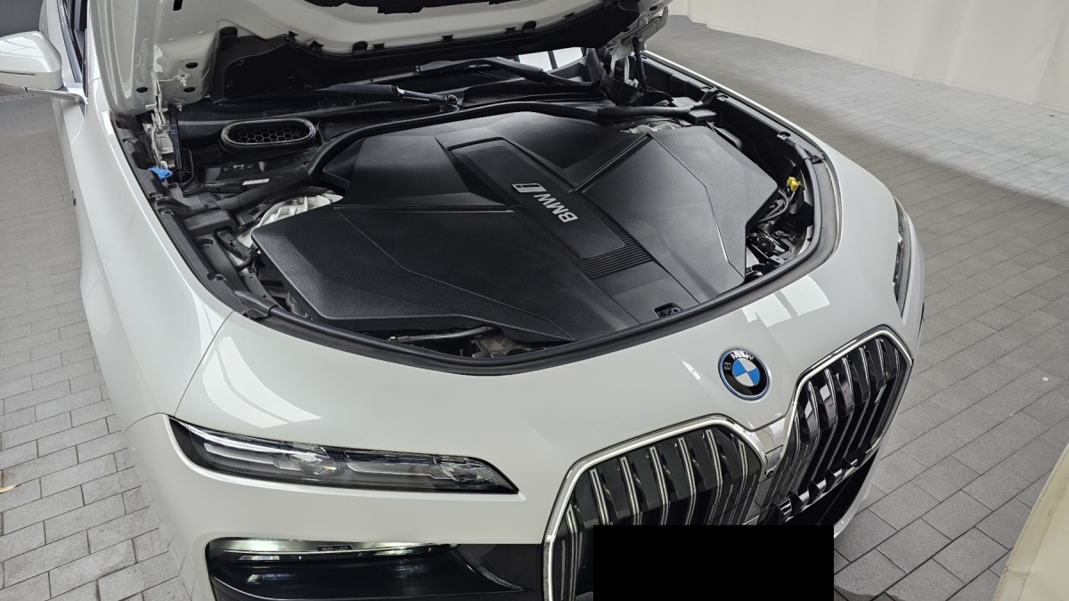 BMW i7, 2023 — фото 6 из 12