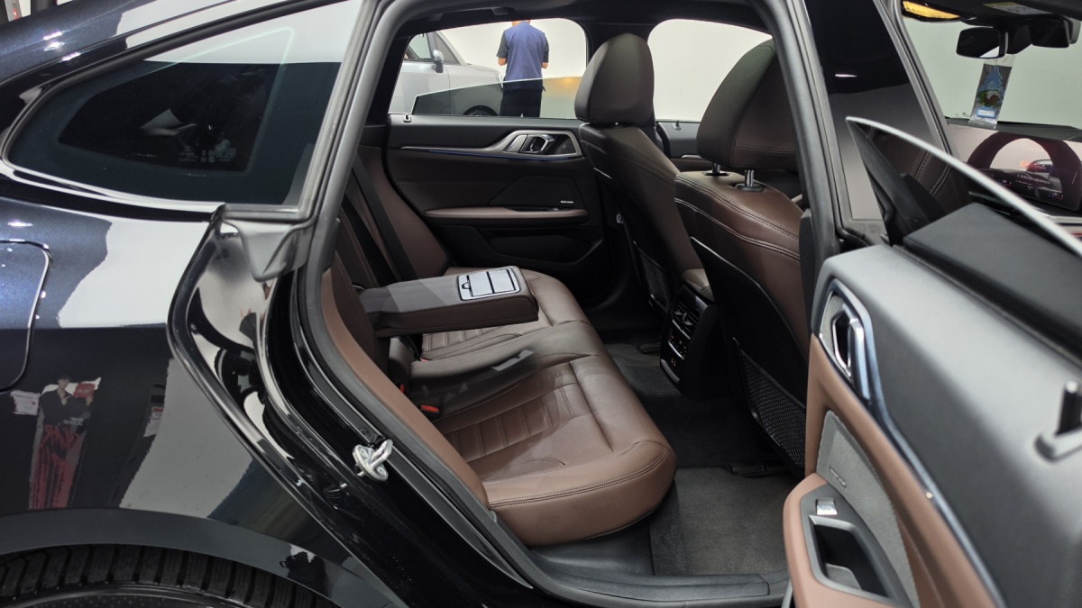 BMW i4, 2022 — фото 10 из 12