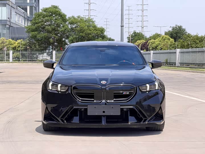 BMW M5 Hybrid, 2025 — фото 2 из 9