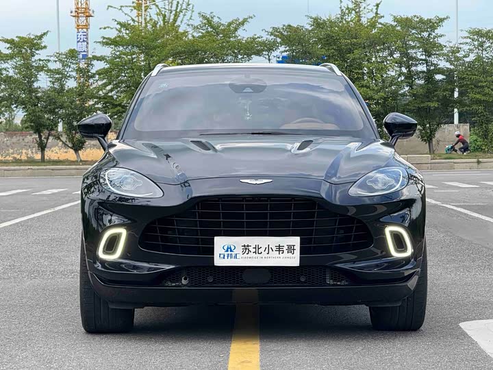 Aston Martin DBX, 2021 — фото 2 из 9