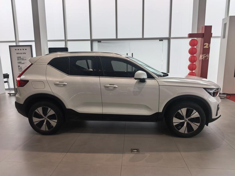 Volvo XC40, 2023 — фото 8 из 12
