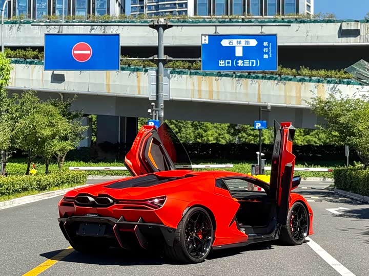 Lamborghini Revuelto, 2025 — фото 7 из 9