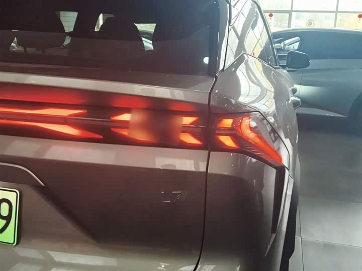 Geely Galaxy L7, 2023 — фото 8 из 9